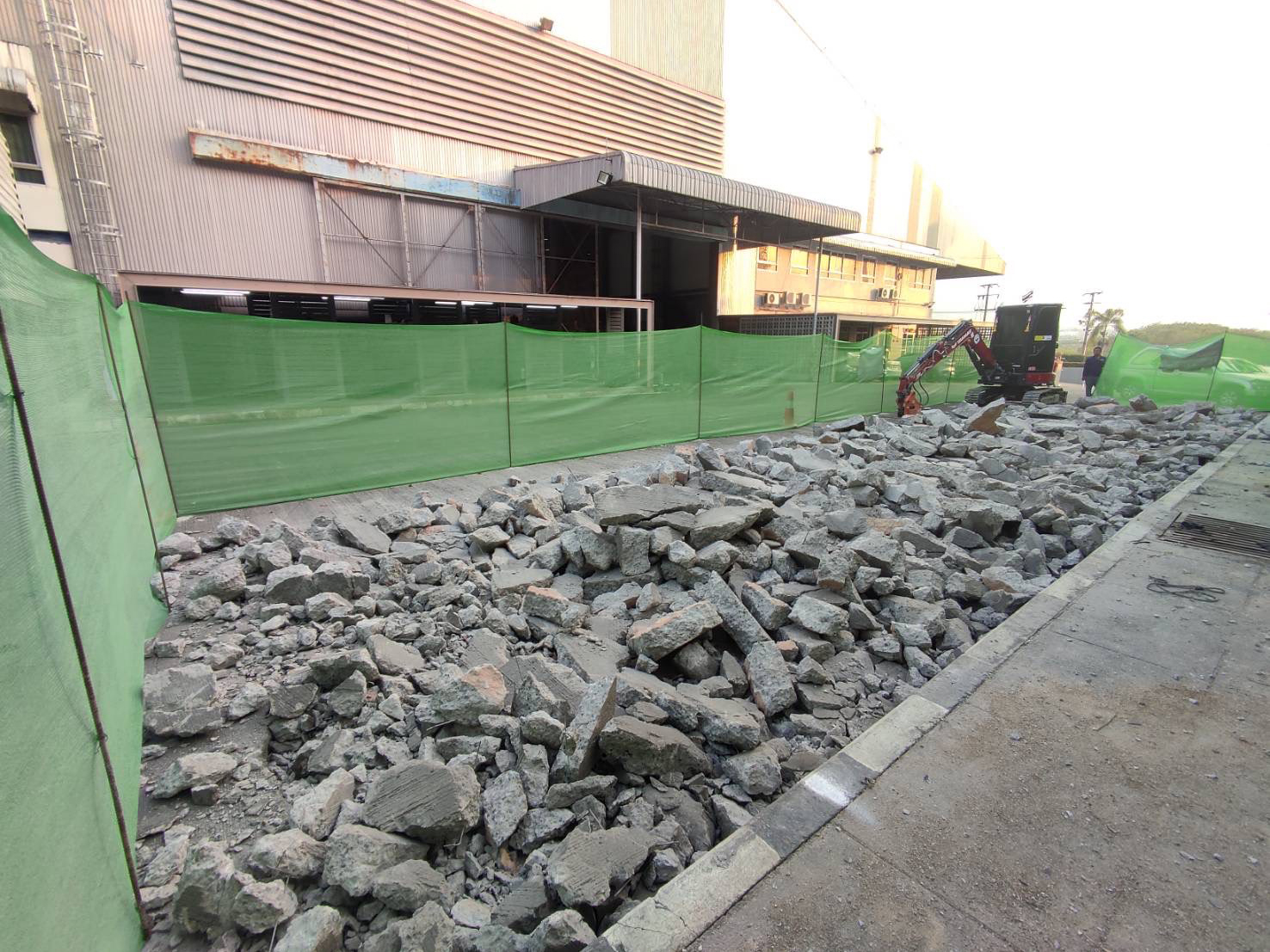 1 - https://ปิ่นเจริญเช่าแม็คโครระยองชลบุรี.com | ปิ่นเจริญ แบคโฮ ให้เช่ารถแม็คโคร PC30-PC200 พร้อมหัวเจาะ/สกัด, รถดั๊ม รับรื้อถอน ปรับพื้นที่ ขุดฟุตติ้ง บริการรวดเร็ว คุณภาพดี ราคาถูก ในระยอง ชลบุรี และใกล้เคียง