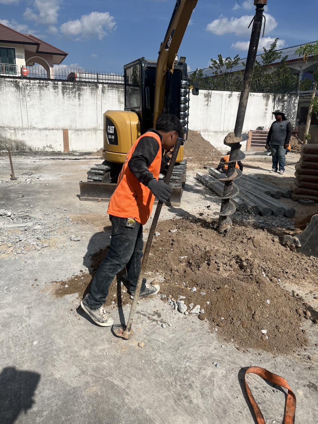 19 - https://ปิ่นเจริญเช่าแม็คโครระยองชลบุรี.com | ปิ่นเจริญ แบคโฮ ให้เช่ารถแม็คโคร PC30-PC200 พร้อมหัวเจาะ/สกัด, รถดั๊ม รับรื้อถอน ปรับพื้นที่ ขุดฟุตติ้ง บริการรวดเร็ว คุณภาพดี ราคาถูก ในระยอง ชลบุรี และใกล้เคียง