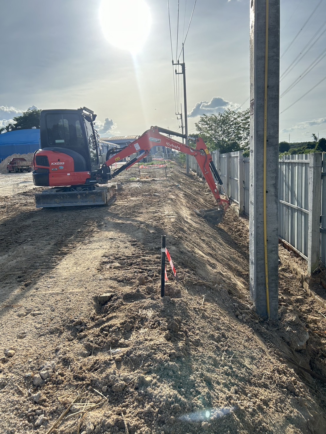 24 - https://ปิ่นเจริญเช่าแม็คโครระยองชลบุรี.com | ปิ่นเจริญ แบคโฮ ให้เช่ารถแม็คโคร PC30-PC200 พร้อมหัวเจาะ/สกัด, รถดั๊ม รับรื้อถอน ปรับพื้นที่ ขุดฟุตติ้ง บริการรวดเร็ว คุณภาพดี ราคาถูก ในระยอง ชลบุรี และใกล้เคียง