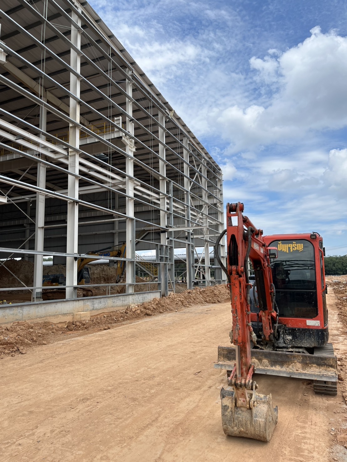 25 - https://ปิ่นเจริญเช่าแม็คโครระยองชลบุรี.com | ปิ่นเจริญ แบคโฮ ให้เช่ารถแม็คโคร PC30-PC200 พร้อมหัวเจาะ/สกัด, รถดั๊ม รับรื้อถอน ปรับพื้นที่ ขุดฟุตติ้ง บริการรวดเร็ว คุณภาพดี ราคาถูก ในระยอง ชลบุรี และใกล้เคียง