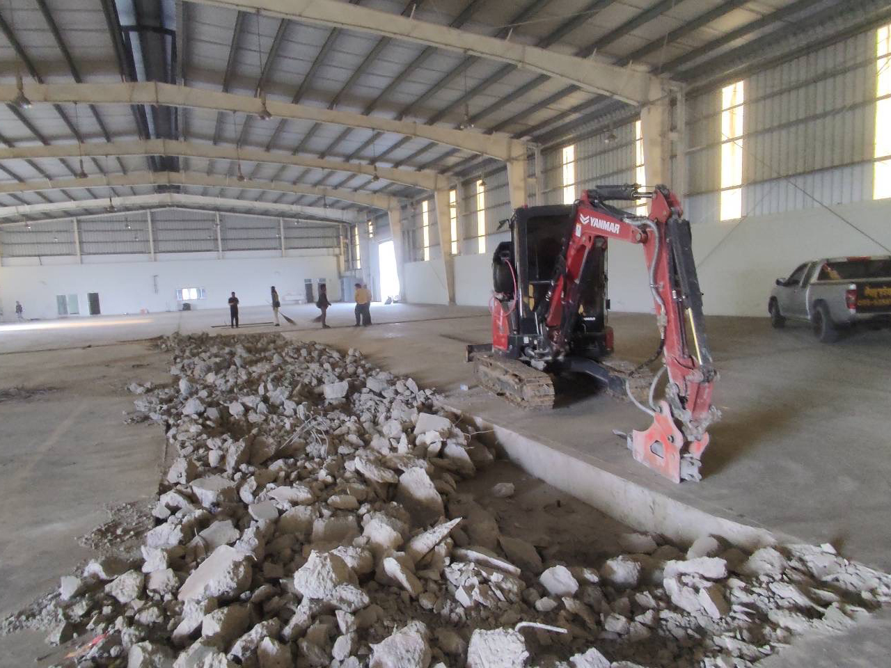 5 - https://ปิ่นเจริญเช่าแม็คโครระยองชลบุรี.com | ปิ่นเจริญ แบคโฮ ให้เช่ารถแม็คโคร PC30-PC200 พร้อมหัวเจาะ/สกัด, รถดั๊ม รับรื้อถอน ปรับพื้นที่ ขุดฟุตติ้ง บริการรวดเร็ว คุณภาพดี ราคาถูก ในระยอง ชลบุรี และใกล้เคียง